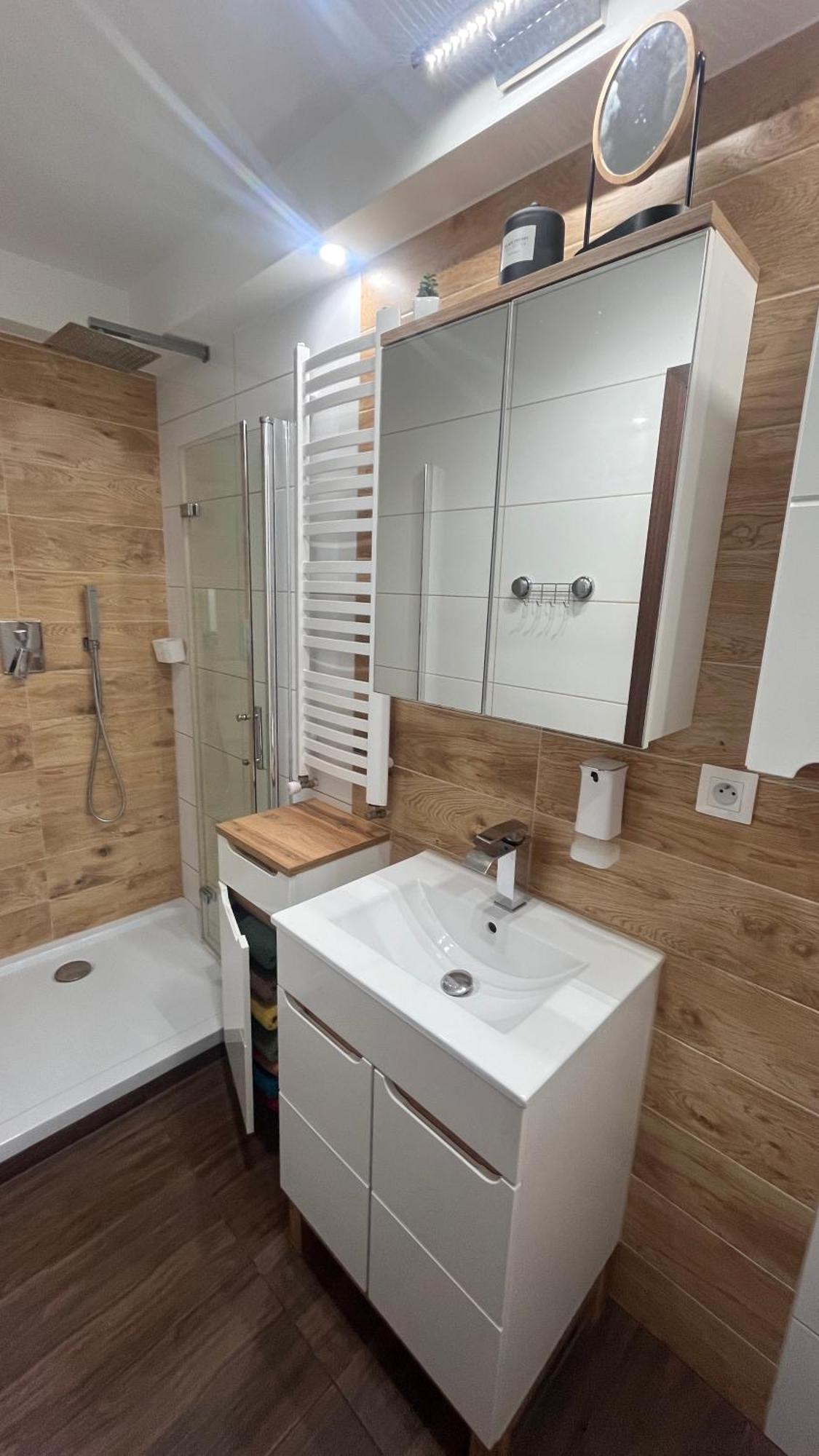 Apartament Crooked Stairs Zielona Góra Eksteriør bilde