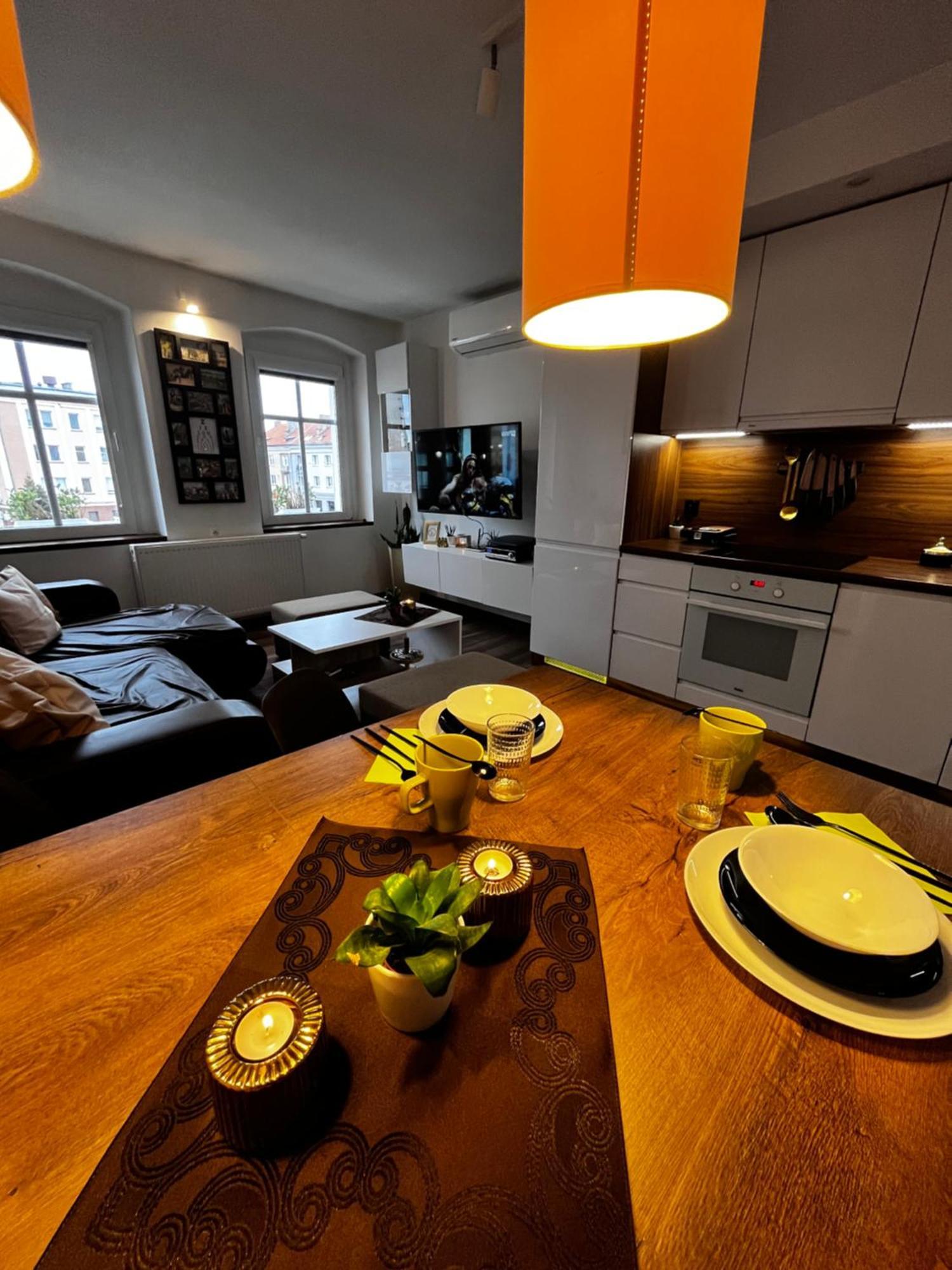 Apartament Crooked Stairs Zielona Góra Eksteriør bilde